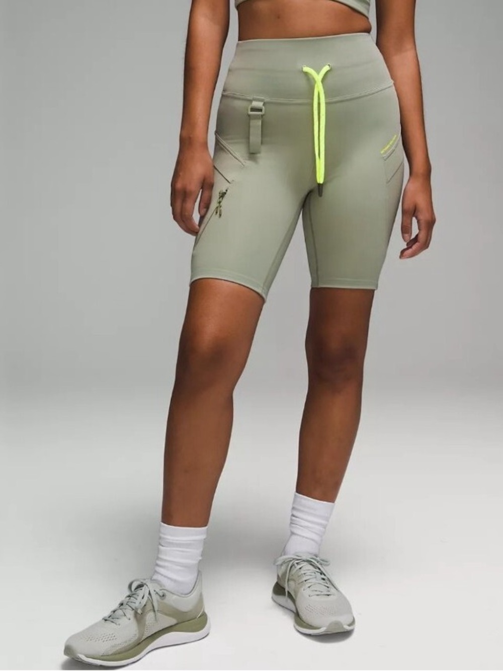 Lululemon Cargo Hiking Shorts Size 8 Laurel Sage Green